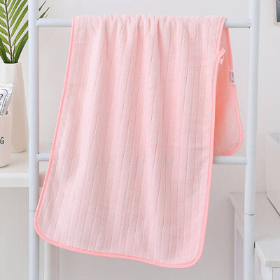 Ręcznik kąpielowy różowy w paski z mikrofibry 50x100 szybkoschnący